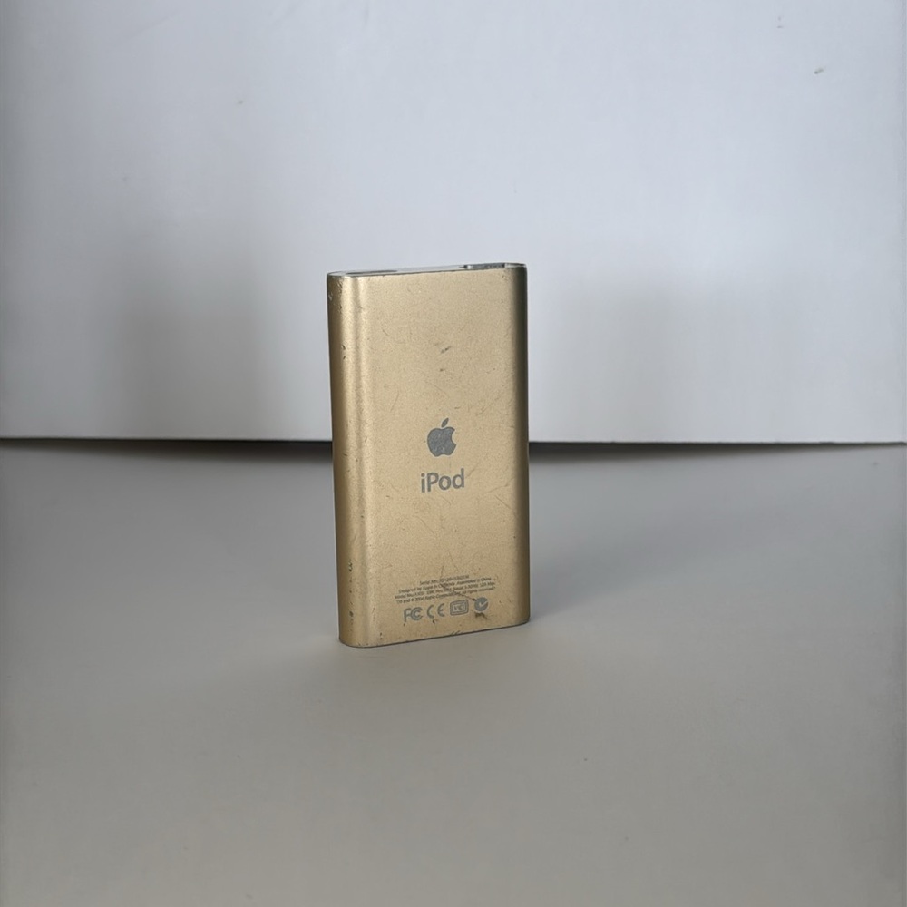 iPod - Picture 2 of 4